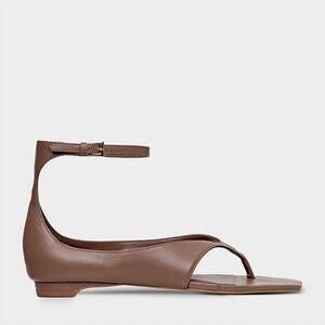 NEW CARRANO women's thong bold leather sandal in mocha
